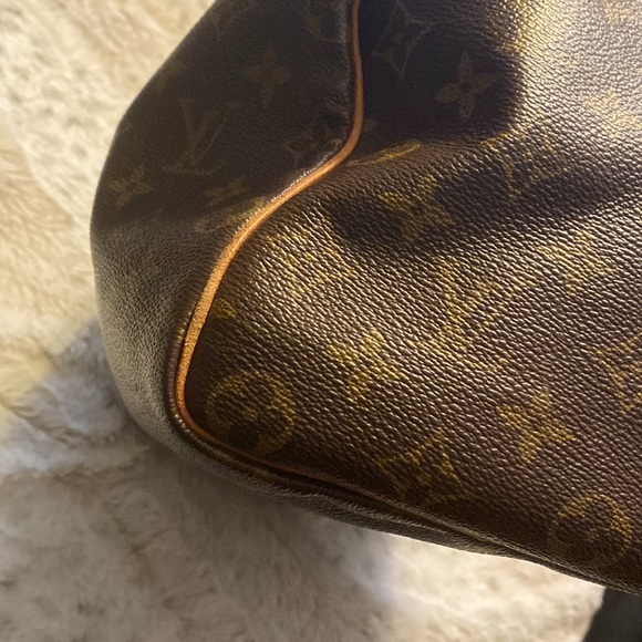 Louis Vuitton - Picture 8 of 17